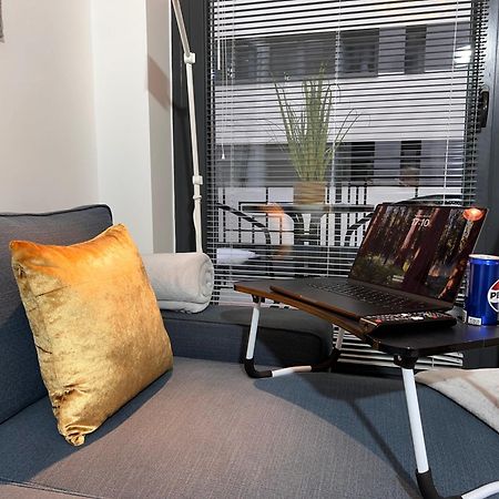 Luxe Central Studio With Pool, Parking & Ac 부다페스트 외부 사진