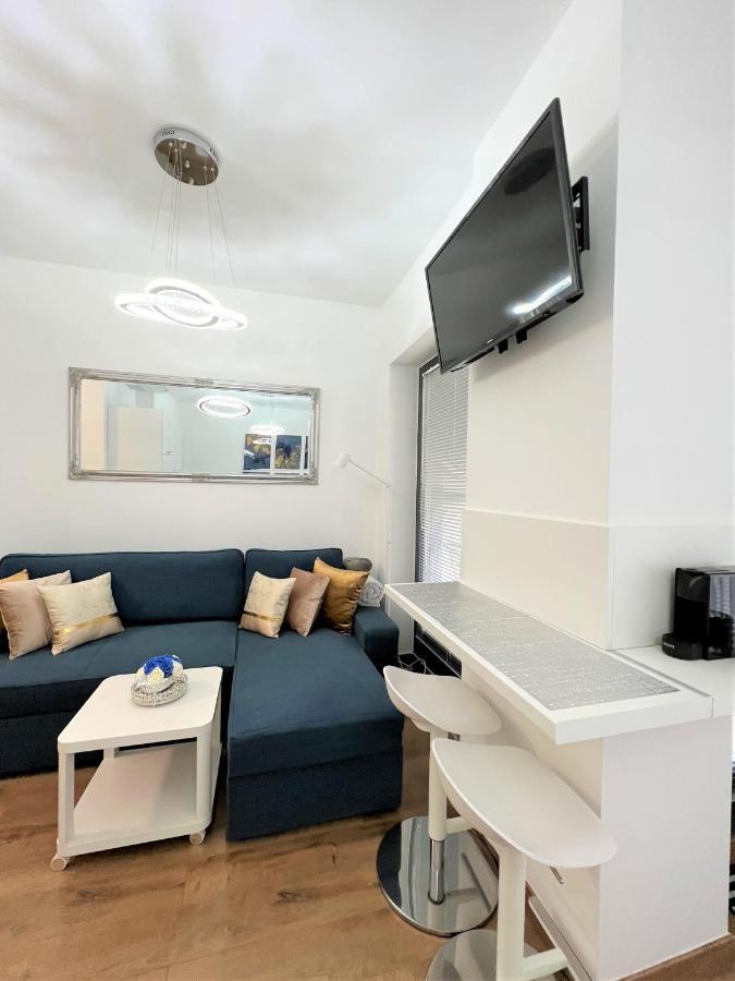 Luxe Central Studio With Pool, Parking & Ac 부다페스트 외부 사진