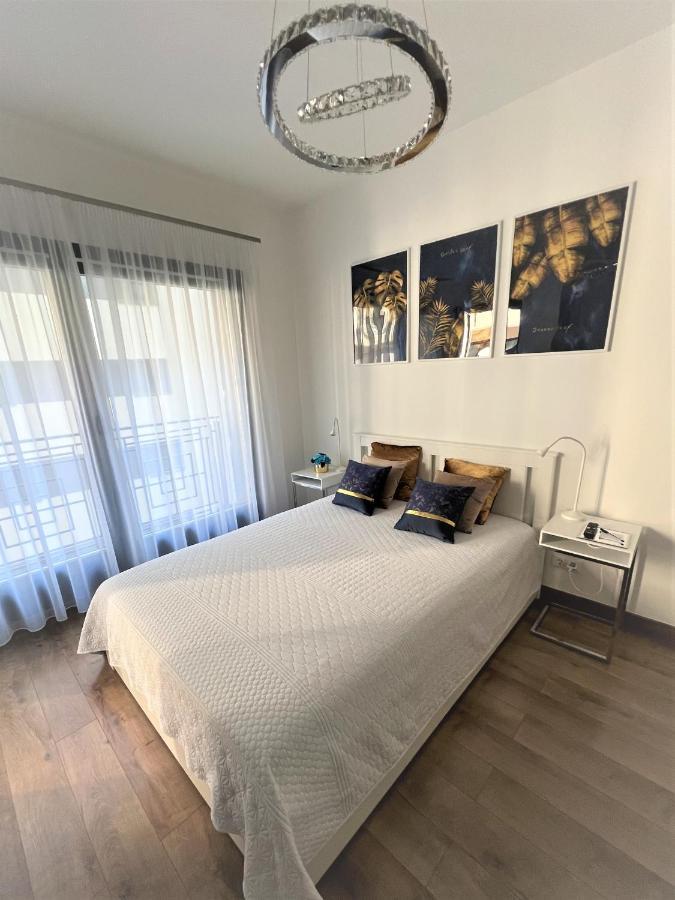 Luxe Central Studio With Pool, Parking & Ac 부다페스트 외부 사진