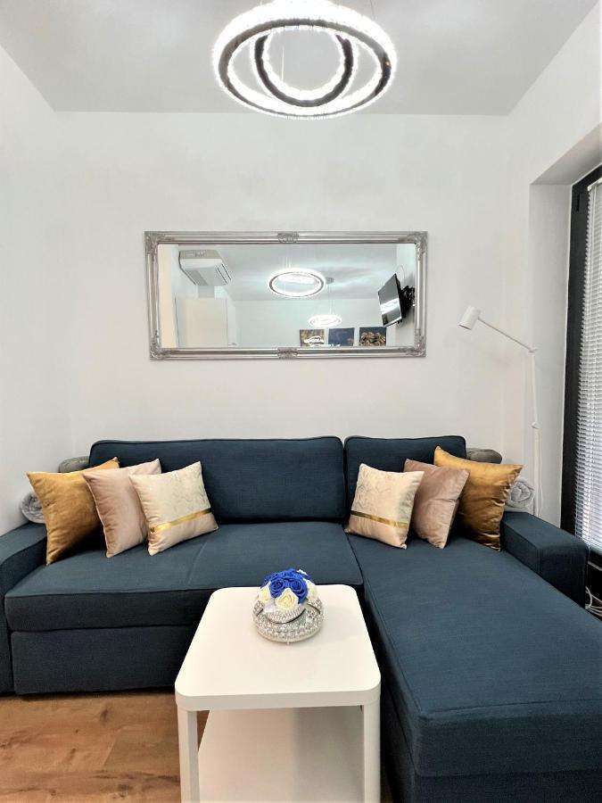 Luxe Central Studio With Pool, Parking & Ac 부다페스트 외부 사진