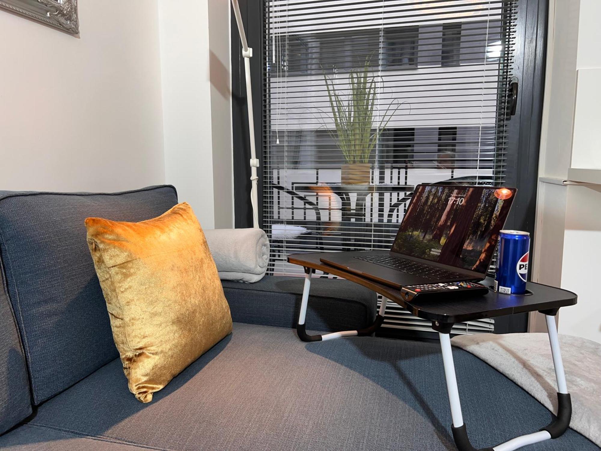 Luxe Central Studio With Pool, Parking & Ac 부다페스트 외부 사진