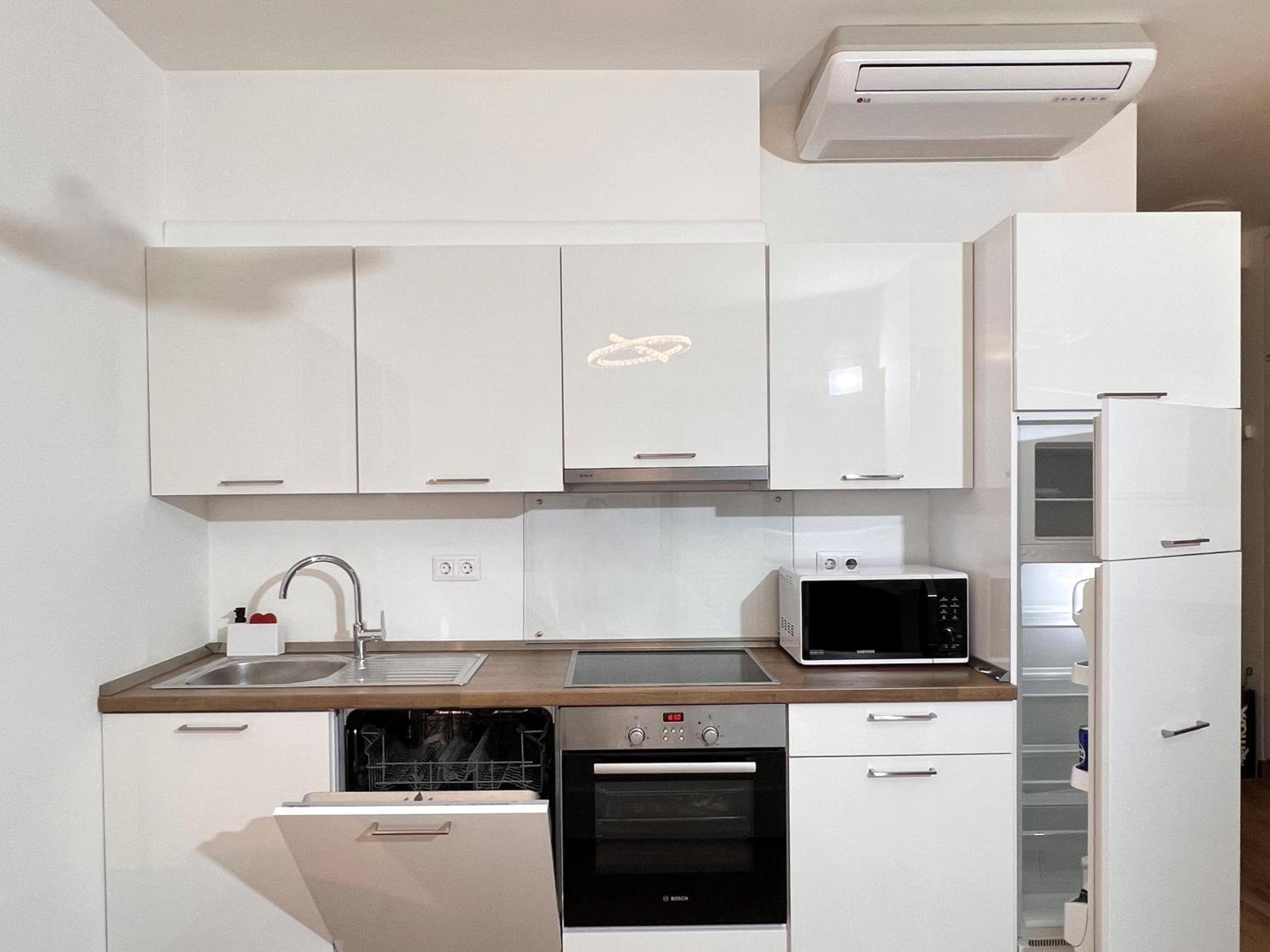 Luxe Central Studio With Pool, Parking & Ac 부다페스트 외부 사진