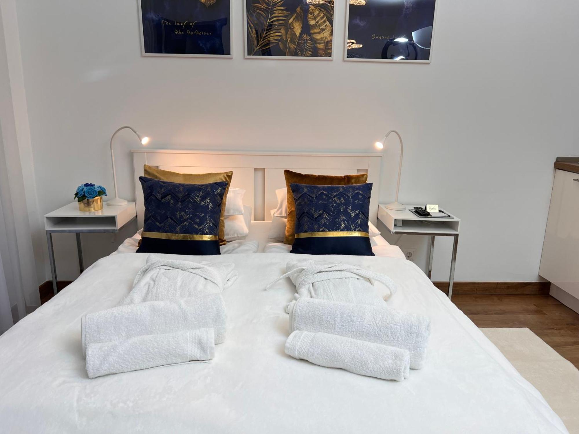 Luxe Central Studio With Pool, Parking & Ac 부다페스트 외부 사진